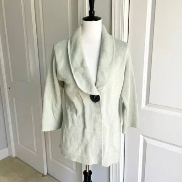 Willow Sage Green One Button 3/4 Sleeve Sweater Size Medium - Picture 1 of 4